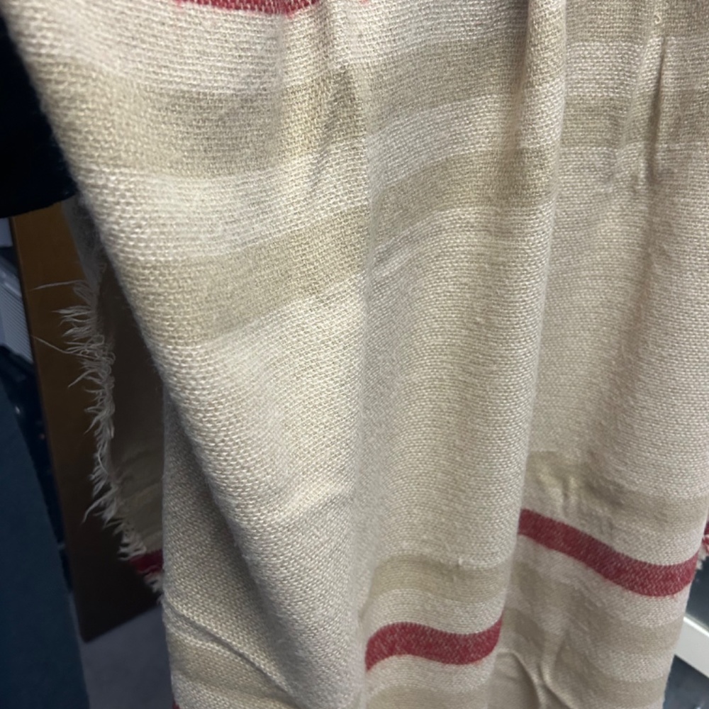 Dynamite Scarf - Picture 2 of 2